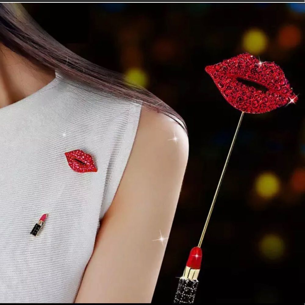 ‎LIPSTICK BROOCH